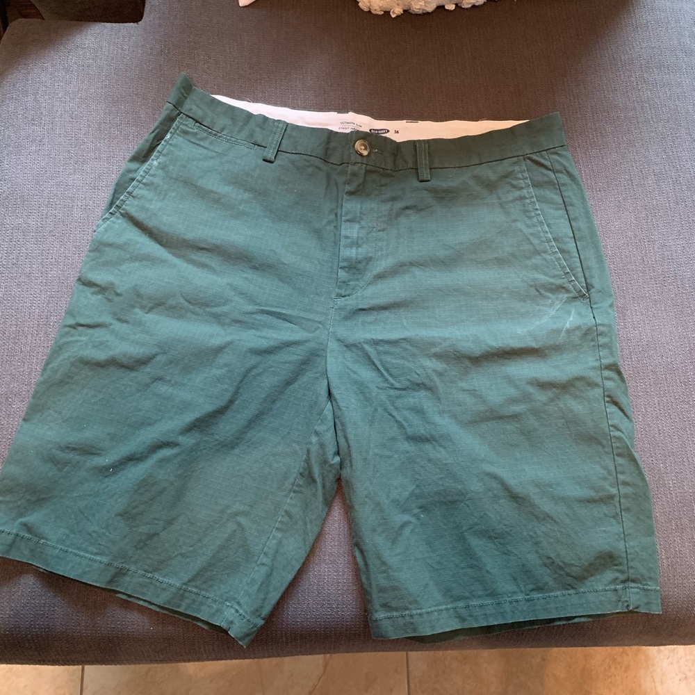 Men’s green old navy shorts
